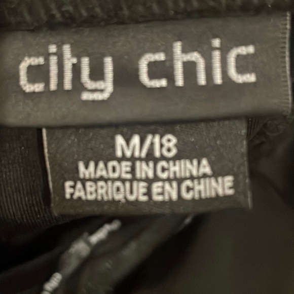 NWOT CITY CHIC Frill Shoulder Dress Size M/18 - Picture 9 of 11